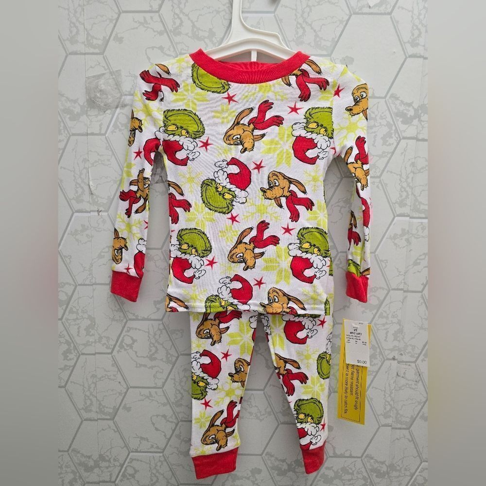Nwt Christmas Unisex Boy or Girl The Grinch Dr. Seuss 2pc pajama set 100% cotton